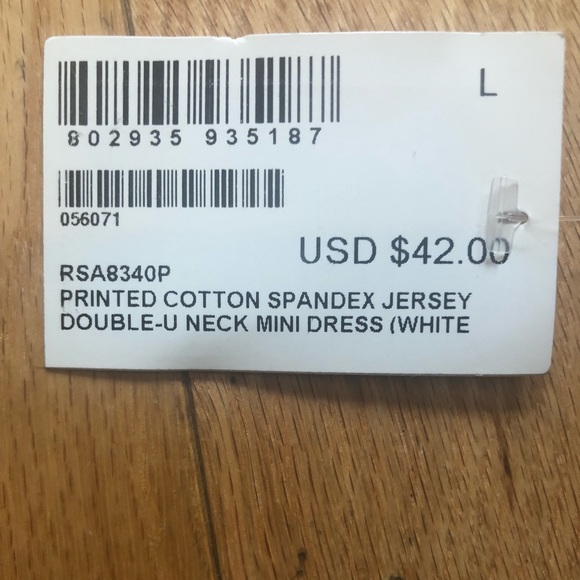 Dress - Picture 3 of 3